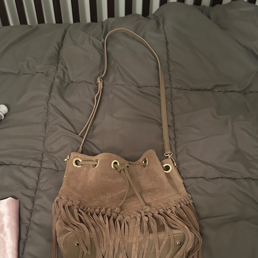 Chic Tan Fringed Suede Shoulder Bag